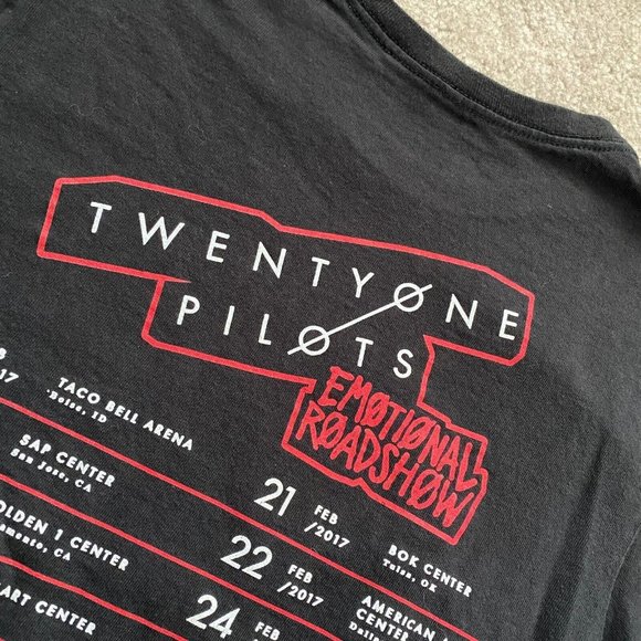 Twenty One Pilots Chest Approx. 17'' Emotional Roadshow 2017 Graphic T-Shirt - Picture 6 of 12